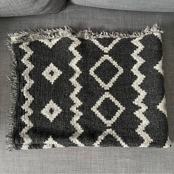 Wilfred - Diamond Mosaic Blanket Scarf - Picture 5 of 12